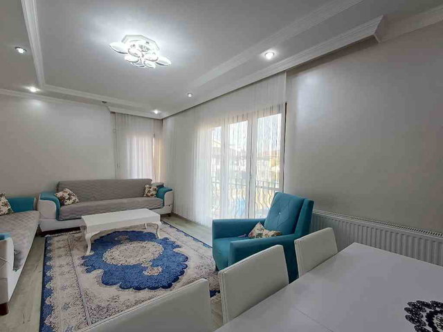 ÇIFTLIKKÖY MERKEZDE SATILIK EBEVEYN BANYOLU 3+1 ARAKAT
