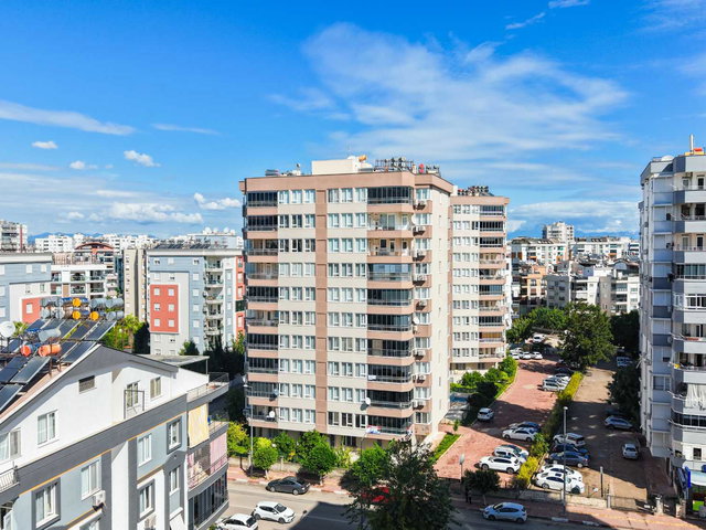 MEYDANKAVAĞI YEŞİLBAHÇE SİTESİ’NDE 3+1 | 150 M² BRÜT | GÜNEY-DOĞU CEPHE | 2 BANYO