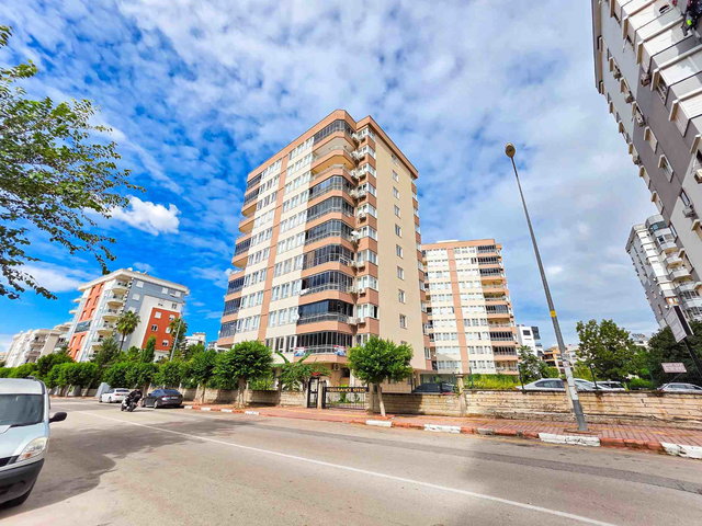 MEYDANKAVAĞI YEŞİLBAHÇE SİTESİ’NDE 3+1 | 150 M² BRÜT | GÜNEY-DOĞU CEPHE | 2 BANYO