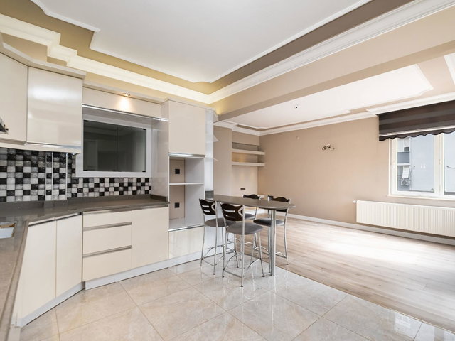 MEYDANKAVAĞI YEŞİLBAHÇE SİTESİ’NDE 3+1 | 150 M² BRÜT | GÜNEY-DOĞU CEPHE | 2 BANYO