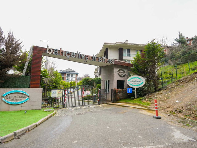 ÇENGELKÖY BAHÇELİ VADİ SİTESİNDE SATILIK 3+1 BAHÇE DUBLEKS