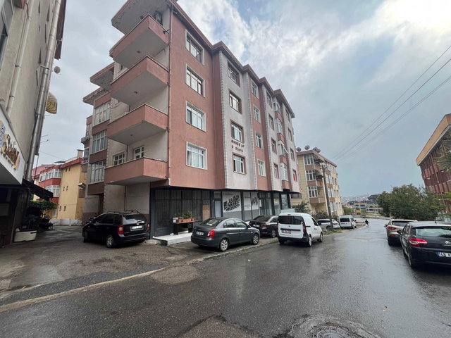 GEBZE OSMANYILMAZ MAH. MERKEZİ KONUMLU 3+1 GENİŞ DAİRE