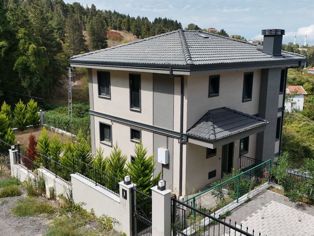 ŞILE SELVI KONAKLARI SITESI GENIŞ BAHÇELI KIRALIK 4+2 TRIPLEKS
