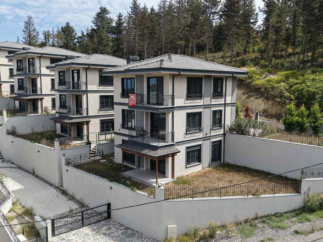 ŞILE SELVI KONAKLARI SITESI GENIŞ BAHÇELI KIRALIK 4+2 TRIPLEKS