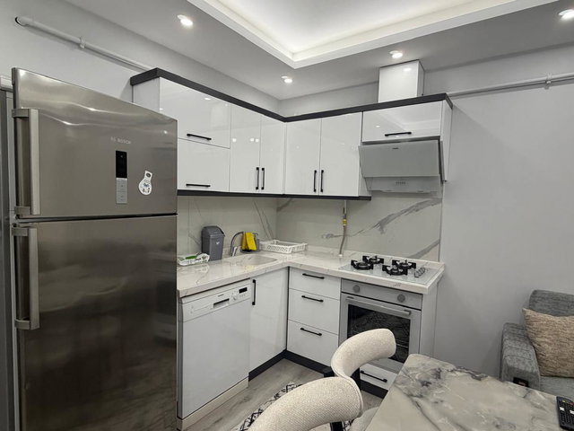 REMAX MID'DEN ÜNIVERSITE YAKINI EŞYALI 1+1 KIRALIK DAIRE
