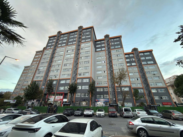 BARIŞ MAH. SİTE İÇİNDE SATILIK 3+1 DAİRE - REMAX KAYA