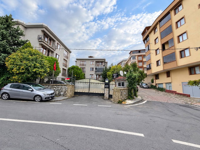ÇEKMEKÖY MERKEZ MAHALLESİ 3000 A SİTESİ’NDE KİRALIK 5+1 ÇATI DUBLEKSİ