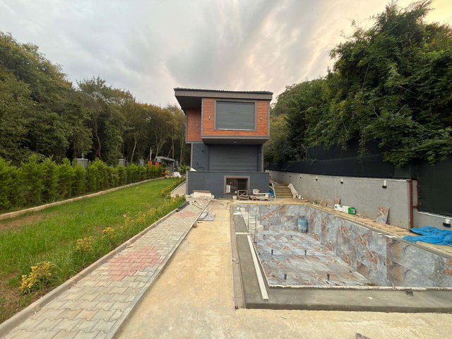 REMAX ASHILL ŞILE SATMAZLI 5+1 HAVUZLU SATILIK VILLA