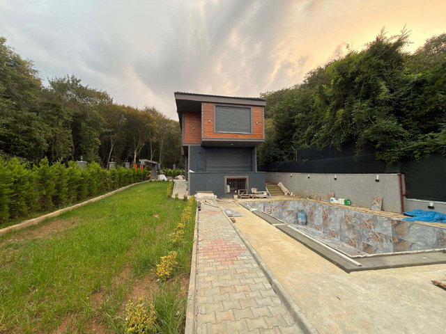 REMAX ASHILL ŞILE SATMAZLI 5+1 HAVUZLU SATILIK VILLA
