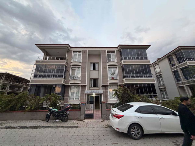 REMAX DEM'DEN DEMİRKENT MAH. ARA KAT ÖN CEPHE 3+1 DAİRE