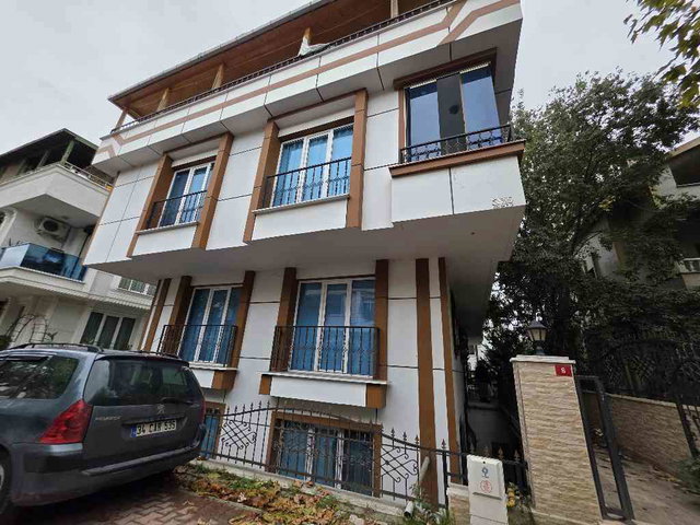 AVCILAR GÜMÜŞPALA BAHÇE KULLANIMLI, DEPOLU  SATILIK 2+1 DAİRE