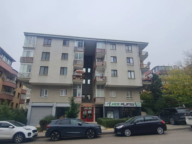 ÇANKAYA İLKBAHAR MAHALLESİNDE CADDE ÜZERİNDE 3+1 SATILIK DAİRE