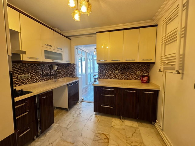 ÇANKAYA İLKBAHAR MAHALLESİNDE CADDE ÜZERİNDE 3+1 SATILIK DAİRE