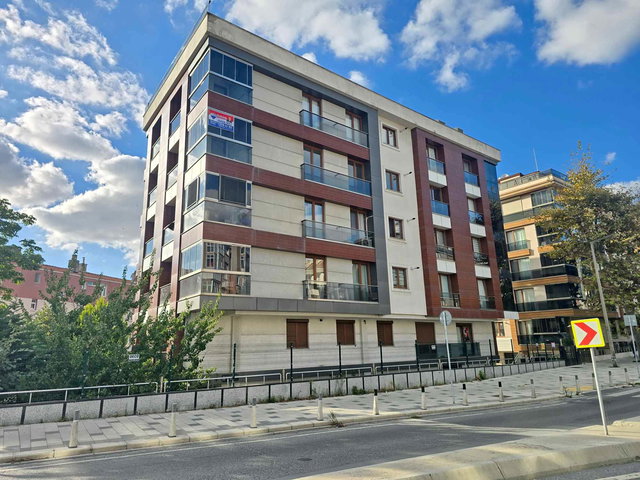 BAKIRKÖY ÜN MERKEZİNE BİR ADIM MESAFEDE GENÇ BİNADA FIRSAT DAİRE