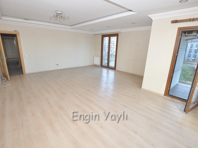 BAKIRKÖY ÜN MERKEZİNE BİR ADIM MESAFEDE GENÇ BİNADA FIRSAT DAİRE
