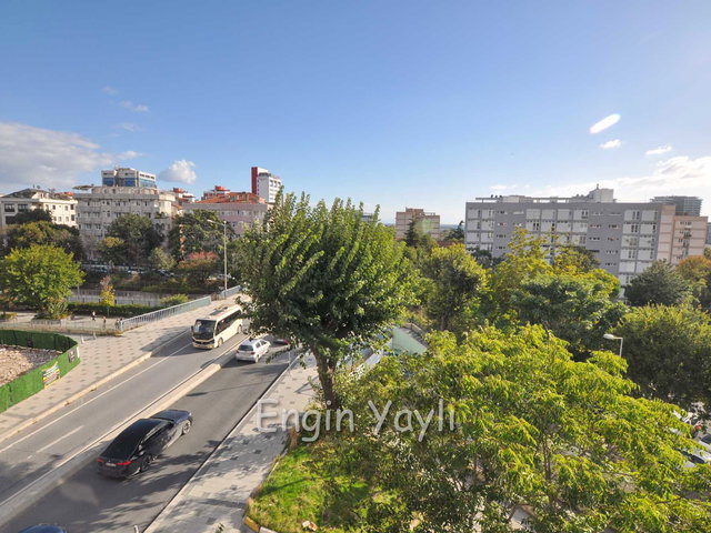 BAKIRKÖY ÜN MERKEZİNE BİR ADIM MESAFEDE GENÇ BİNADA FIRSAT DAİRE