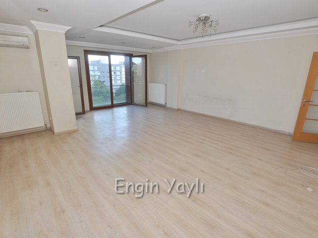 BAKIRKÖY ÜN MERKEZİNE BİR ADIM MESAFEDE GENÇ BİNADA FIRSAT DAİRE