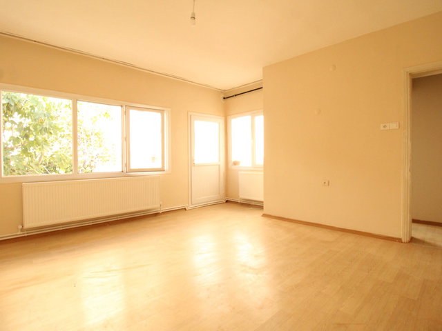 BORNOVA ERZENE’DE 2+1 | BALKONLU | DOĞALGAZ KOMBİLİ | BOŞ KİRALIK DAİRE