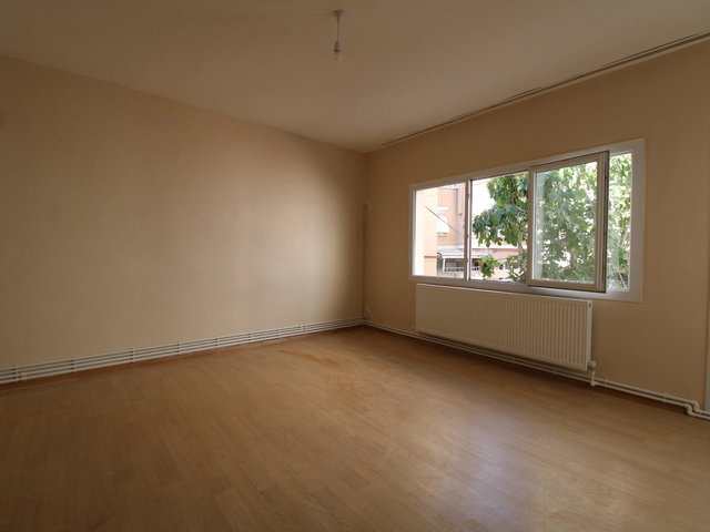 BORNOVA ERZENE’DE 2+1 | BALKONLU | DOĞALGAZ KOMBİLİ | BOŞ KİRALIK DAİRE