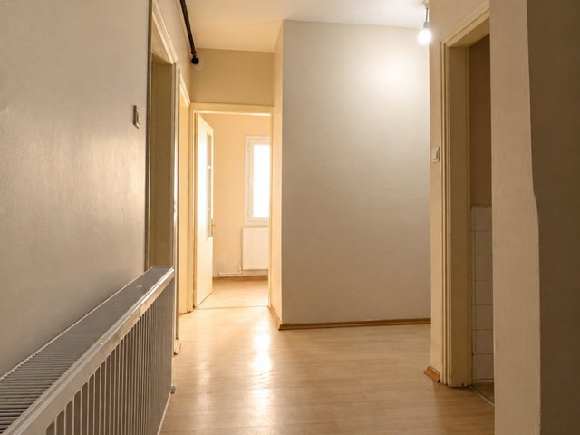 BORNOVA ERZENE’DE 2+1 | BALKONLU | DOĞALGAZ KOMBİLİ | BOŞ KİRALIK DAİRE