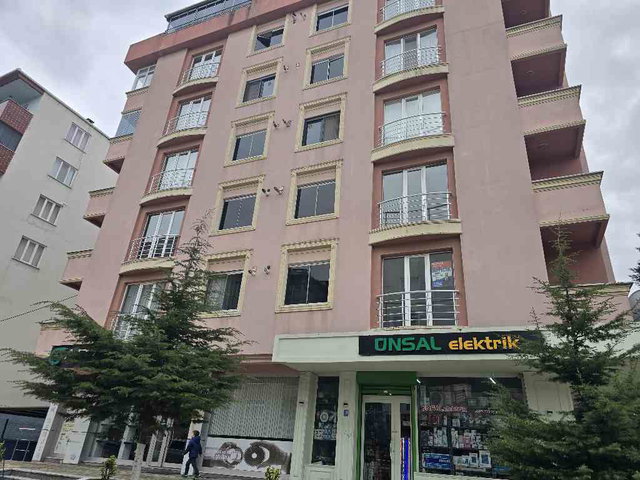 ÇERKEZKÖY’ÜN MERKEZİNDE KÖŞE BAŞI KONUMDA – ACİL SATILIK