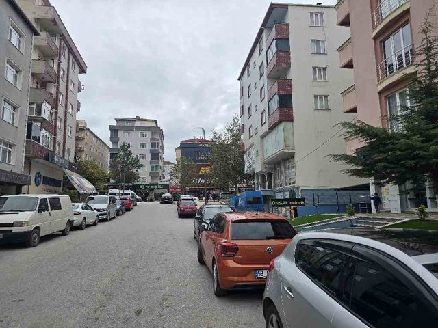 ÇERKEZKÖY’ÜN MERKEZİNDE KÖŞE BAŞI KONUMDA – ACİL SATILIK