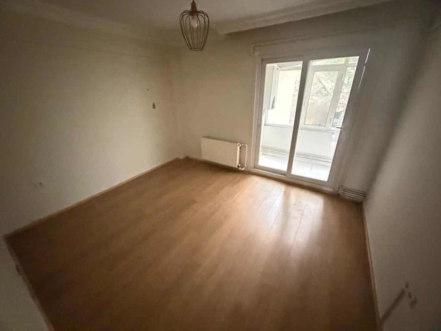 DİKİLİTAŞ’TA KAPALI MUTFAKLI BALKONLU 2+1 KİRALIK DAİRE