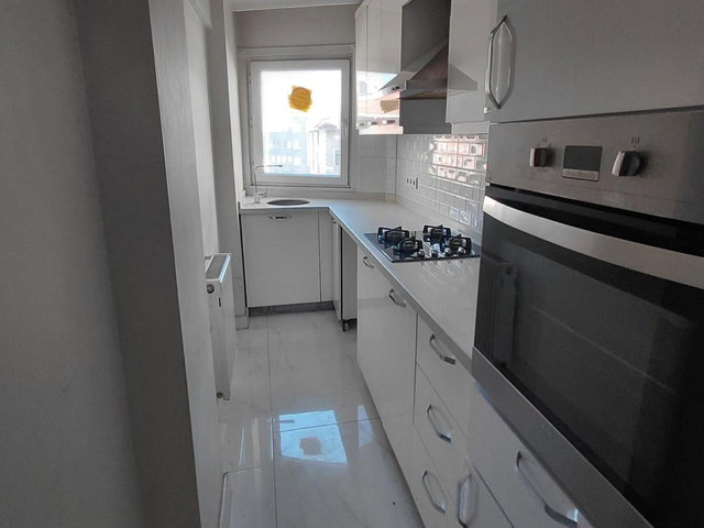 DİKİLİTAŞ’TA KAPALI MUTFAKLI BALKONLU 2+1 KİRALIK DAİRE