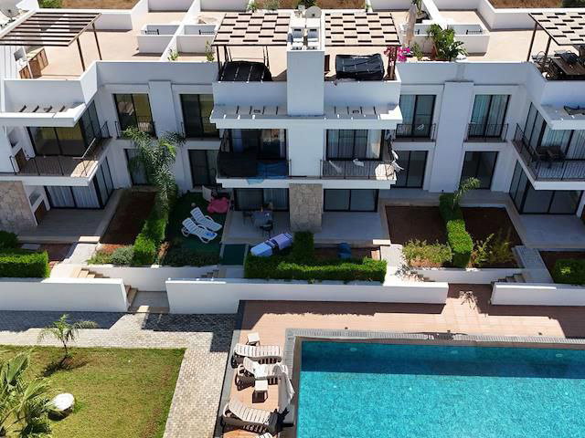 A STUNNİNG SEMİ-DETACHED VİLLA İN A PRİME COASTAL LOCATİON, SURROUNDED BY NATURE AND AWAY FROM THE