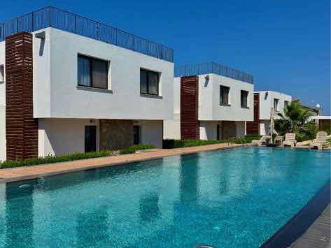 BEAUTİFUL 2-BEDROOM RESİDENCE WİTH A PRİVATE GARDEN AND POOL VİEW

 NESTLED İN A STUNNİNG COAS