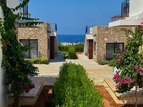 BEAUTİFUL 2-BEDROOM RESİDENCE WİTH A PRİVATE GARDEN AND POOL VİEW

 NESTLED İN A STUNNİNG COAS