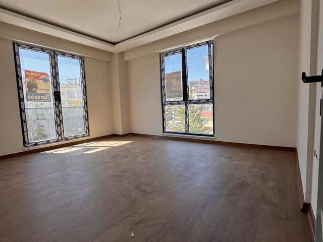 KARTAL METROYA 500 METRE 5 + 2 DUBLEKS IKI AYRI GIRIŞTE SATILIK DAİRE