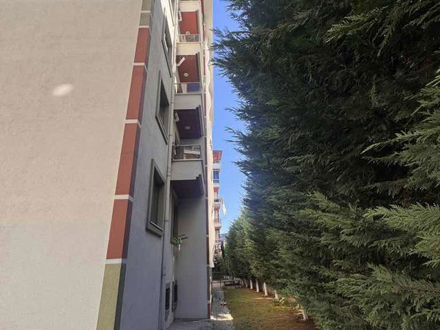 SANCAKTEPE SARIGAZİ  SELVİ SİTESİ METROYA 
300 M 2+1 SATILIK