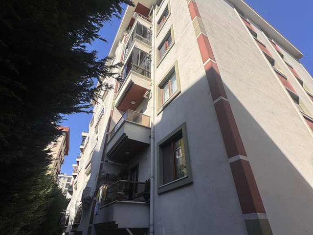 SANCAKTEPE SARIGAZİ  SELVİ SİTESİ METROYA 
300 M 2+1 SATILIK