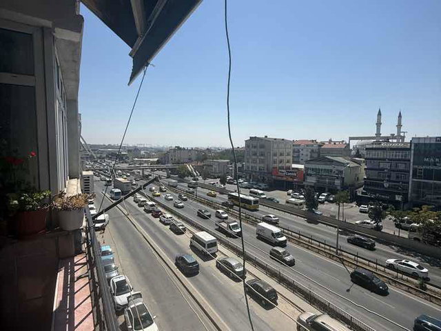 ÇAMÇEŞME E-5 ÜSTÜ SATILIK 3+1 DAİRE