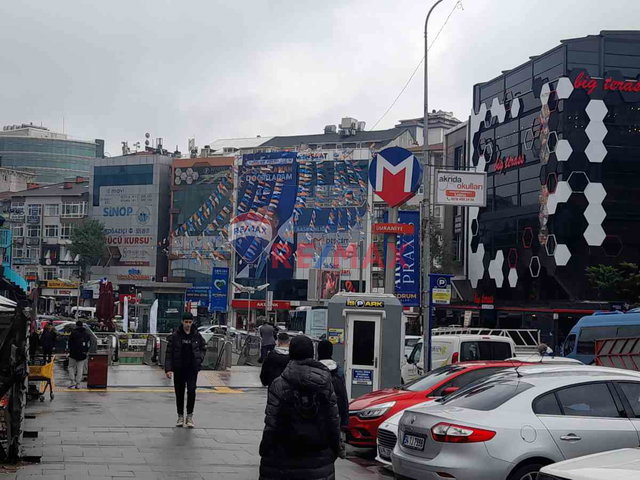 ÜMRANIYE TANTAVI KÖROĞLU CADDESINDE METROYA 1 DAKIKA 3+1 KIRALIK