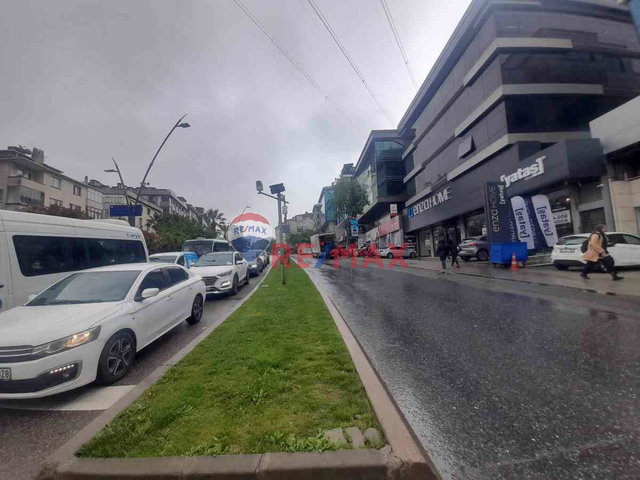 ÜMRANIYE TANTAVI KÖROĞLU CADDESINDE METROYA 1 DAKIKA 3+1 KIRALIK
