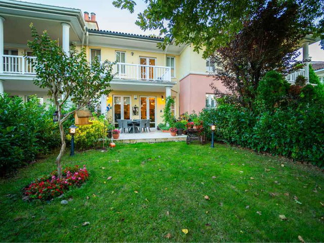 KASABANIN ŞERİFİNDEN ÇEKMEKÖY ÖMERLİ KASABA DUBLEKS ARA TOWNHOUSE