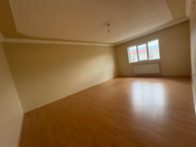 REMAX İLKE'DEN ŞÜKRÜPAŞA'DA 3+1 KİRALIK DAİRE