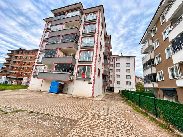CİDE CUMHURİYET MAH’DE SITE'DE DENIZE VE ÇARŞIYA YÜRÜME MESAFESINDE/ÇIFT BALKON