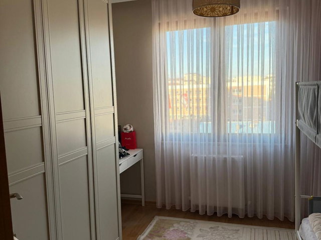 ÇAMÇEŞMEDE MANZARAYA HÂKİM, BALKONLU 2+1 SATILIK DAİRE