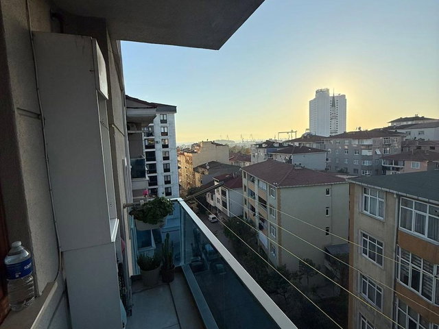 ÇAMÇEŞMEDE MANZARAYA HÂKİM, BALKONLU 2+1 SATILIK DAİRE