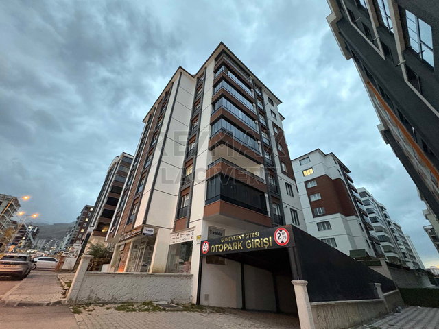 RE/MAX LACİVERT'TEN YILDIZKENT'TE LÜKS SATILIK 4+1 DAİRE