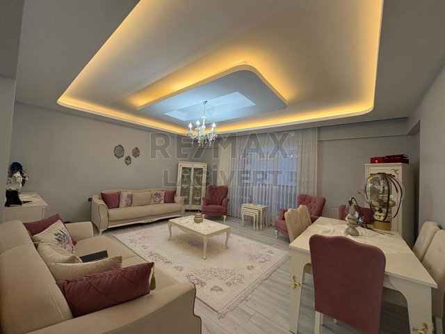 RE/MAX LACİVERT'TEN YILDIZKENT'TE LÜKS SATILIK 4+1 DAİRE