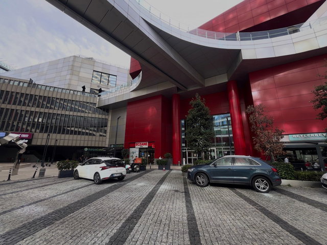 ATAŞEHIR METROPOL ISTANBUL TERASLI KAPALI MUTFAKLI BOŞ SATILIK 3+1 DAIRE