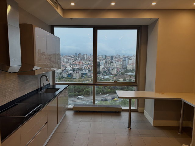 ATAŞEHIR METROPOL ISTANBUL TERASLI KAPALI MUTFAKLI BOŞ SATILIK 3+1 DAIRE