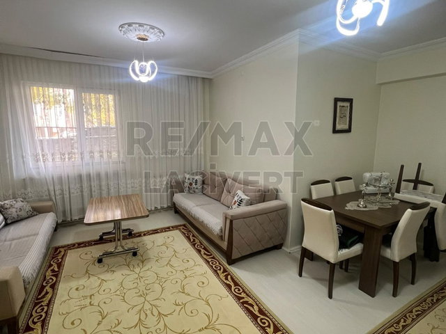 RE/MAX LACIVERT'TEN KAYAKYOLU'NDA SATILIK 2+1 DAIRE