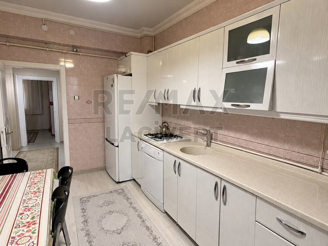 RE/MAX LACIVERT'TEN KAYAKYOLU'NDA SATILIK 2+1 DAIRE