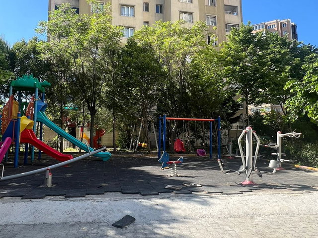 BEYLİKDÜZÜ ADNAN KAHVECİ MAHALLESİNDE FULL TADİLATLI ARA KAT DAİRE