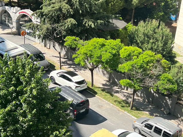 BEYLİKDÜZÜ ADNAN KAHVECİ MAHALLESİNDE FULL TADİLATLI ARA KAT DAİRE